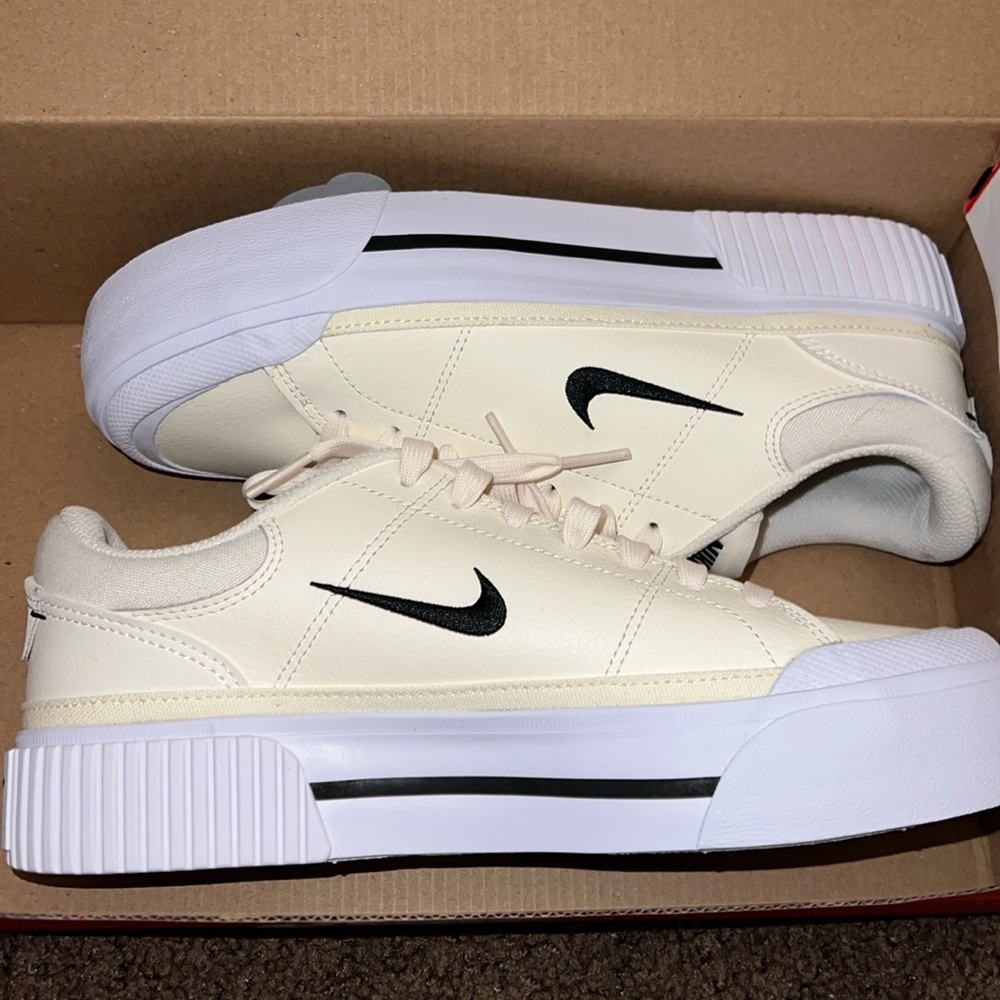 Nike court legacy lift